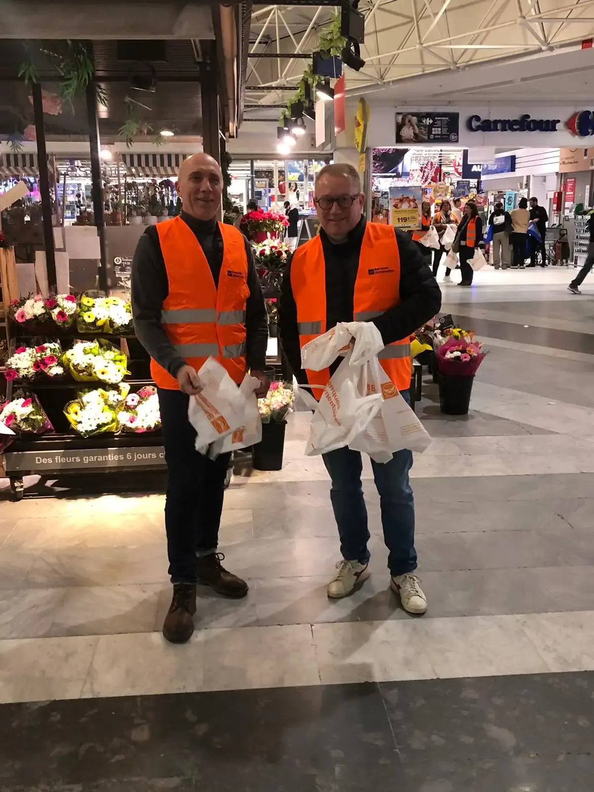 Collecte Banque Alimentaire — deux bénévoles